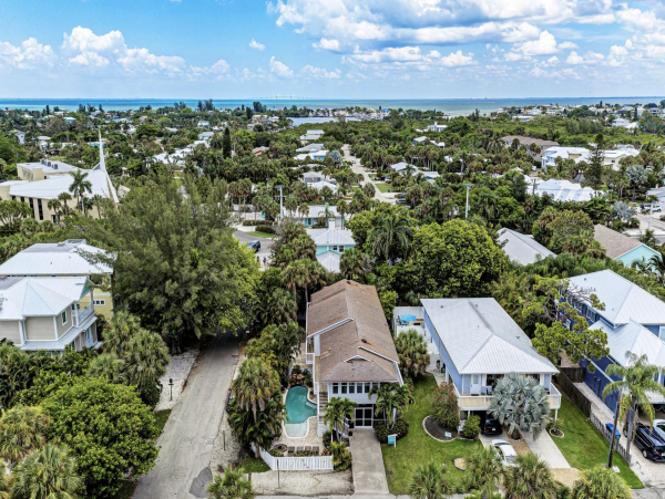 Three Bedroom Pool Duplex in Holmes Beach